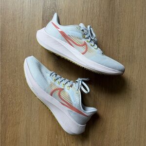 Nike Women's AIR Zoom Pegasus 39 Iris Whusper